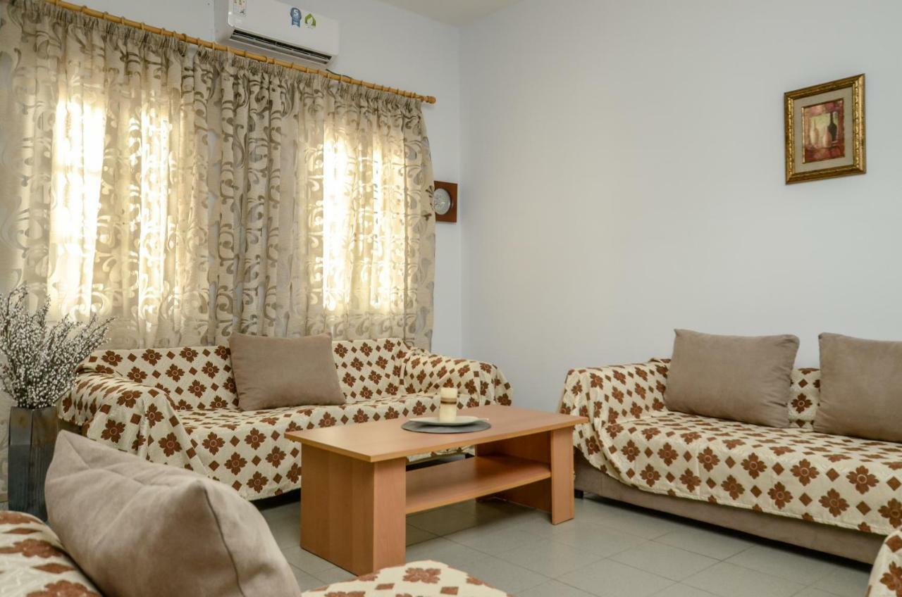 Апартаменты Naxos House *